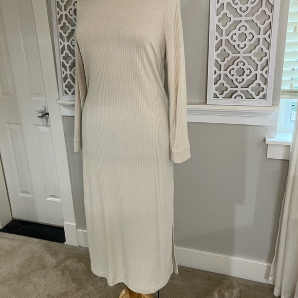 Cream Long Sleeve Dress - Picture 3 of 7
